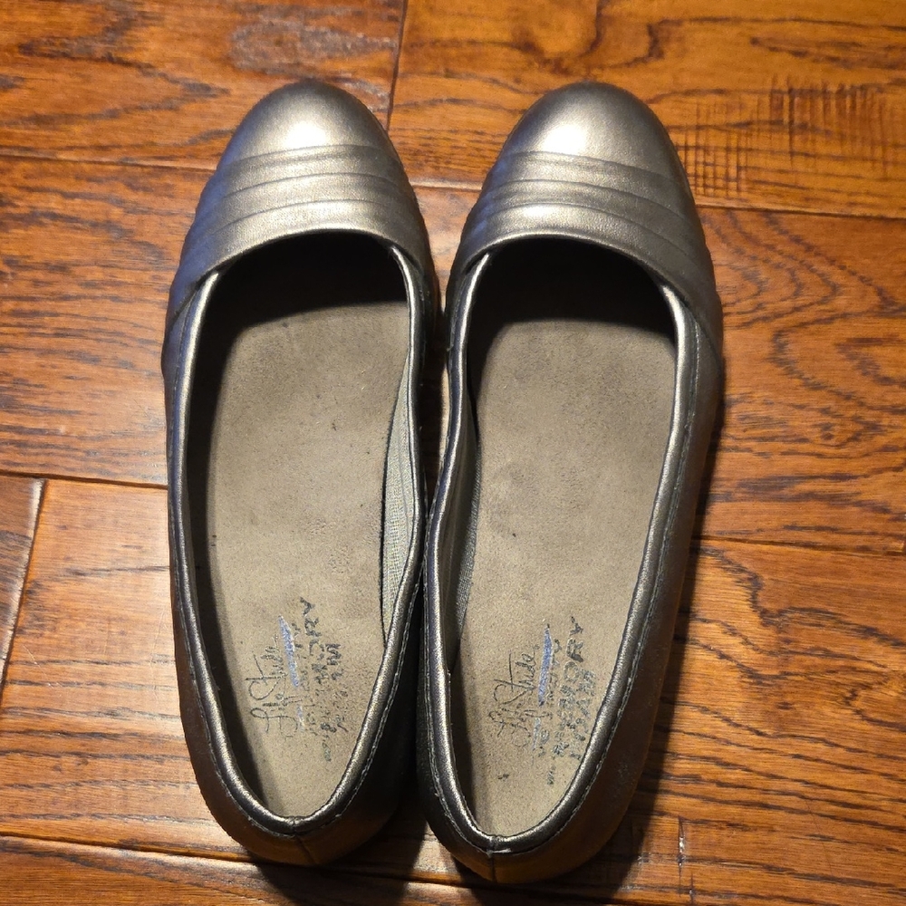 Stylish Silver Women's LifeStride Memory Foam Flats
